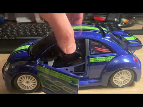 Видео: Обзор модели VW New Beetle в масштабе 1:18 от Bburago