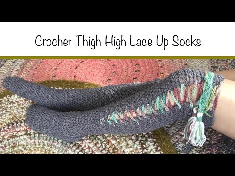 Видео: Вязаные крючком носки до бедра со шнуровкой