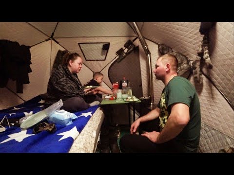 Видео: НОЧУЕМ в ПАЛАТКЕ.  ПРОВЕРЯЮ СЕТИ. СГОРЕВШАЯ ИЗБА. СЖИГАЕМ МУСОР. Часть 2.