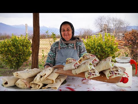 Видео: Милая бабушка готовит шаурму с саджи | Шаурма по-деревенски