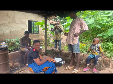 Видео: Бедная, но счастливая семья, живущая в красивой африканской деревне || Приготовление органических...