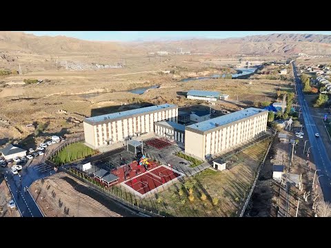 Видео: КАМЧЫБЕК ТАШИЕВ ТАШ-КӨМҮРДӨГҮ АЛГАЧКЫ ИПОТЕКАЛЫК ТУРАК-ЖАЙДЫ ТАПШЫРДЫ