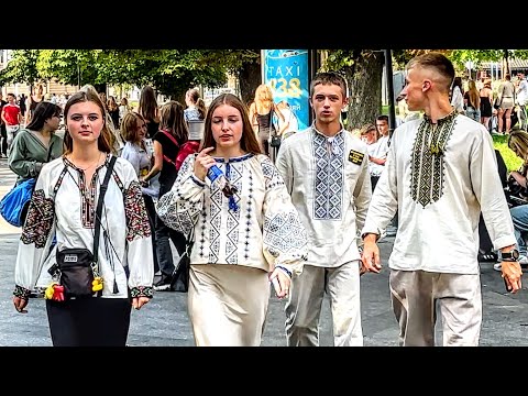 Видео: Школярі та школярки. Львів День знань. #львівплощаринок 