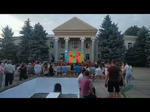 Видео: @Sparivak_Ivan Выступление народных коллективов села Чобручи в Парканах! @BandVele