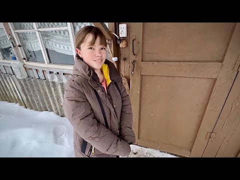 Видео: НАШЛИ СЕМЬЮ МАЛЕНЬКИХ ЛЮДЕЙ В УЖАСНЫХ УСЛОВИЯХ.