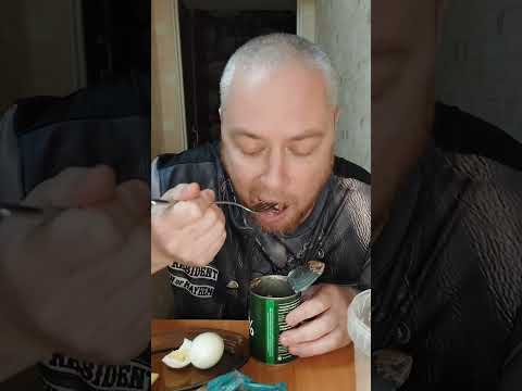 Видео: Тушенка говяжья "великая степь". Как сходили за грибами. #Мукбанг #еда #перекус 
