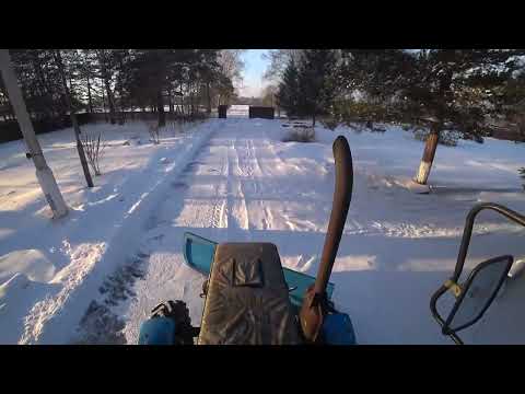 Видео: Работа универсального отвала на тракторе МТЗ-82.1. Чистим дороги.