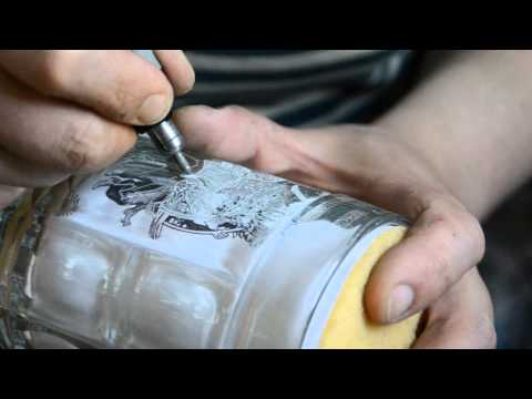 Видео: Гравировка на стекле