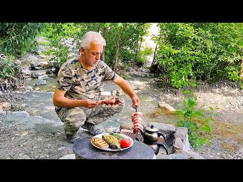Видео: Кебаб из бараньей спинки на жареном баклажане | Внутренняя отделка крошечного дома