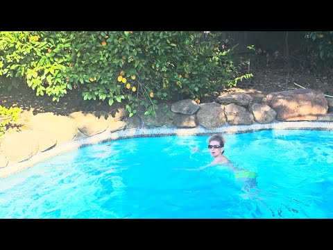 Видео: Открытие купального сезона: Первый заплыв в этом году!🌊 Фруктовые деревья и вкусный компот, пастила!