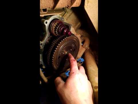 Видео: Замена статора Polaris 800, часть 2