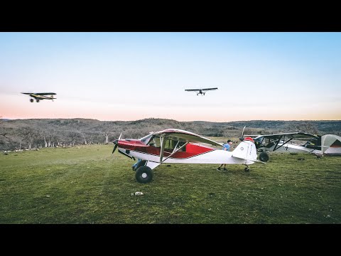 Видео: «Китфокс, группа из 20 человек» — кемпинг Bush Plane Campout