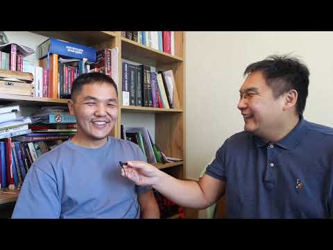 Видео: Цээжний хөндийн мэс заслын ахлах зэргийн их эмч Х.Амартүвшин дүүтэйгээ эрүүл мэндийн тухай ярилцав.