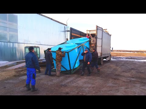 Видео: Прибытие бочек под воду на КАМАЗ-5320. Вожусь с трактором ХТЗ-17221.