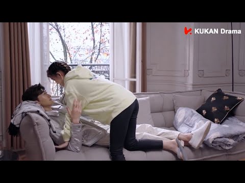 Видео: Главный герой поддразнил: «Пока они не вернулись, составь мне компанию, чтобы вздремнуть».