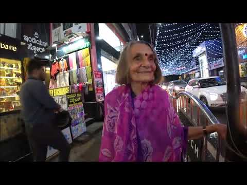 Видео: 75. Улица тусовщиков в Бангалоре Махатма Ганди Роуд. Индия 2024.