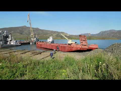 Видео: Спуск баржи. Бухтарминское водохранилище