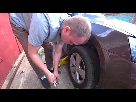 Видео: Skoda Octavia A7 - Первая неисправность | Щелчки (стуки) при движении