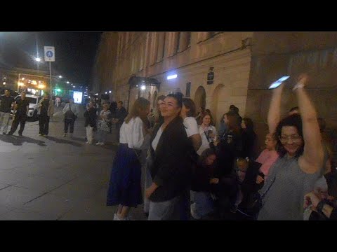 Видео: Уличные музыканты Питер гр. Шумные соседи Александр на Думской 11 сентября ч2 - Город которого нет