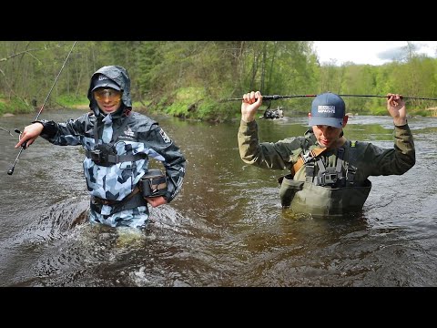 Видео: Утопил удочку и камеру на первой рыбалке! Болотные сапоги и Вейдерсы! Сколько рыбы в этом ручье?!