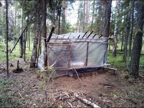 Видео: Строю шалаш в лесу \ Жизнь таежная – русский bushcraft