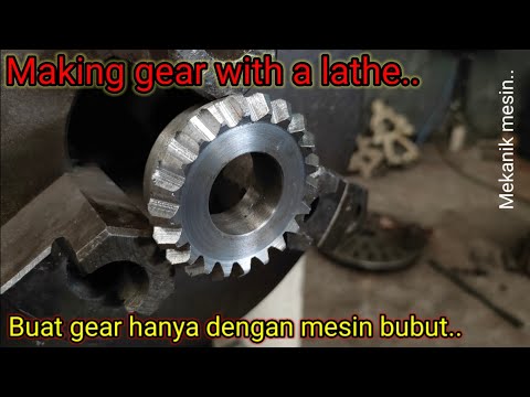 Видео: Как сделать зубчатое колесо на токарном станке