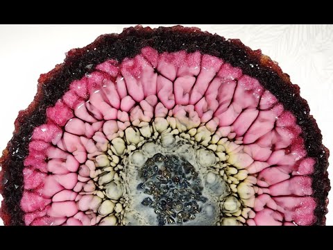 Видео: Ещё одна отливка «Хризантемы» от @CrystalResinArt — спасибо! #эпоксиднаясмола #искусствоизрезины ...