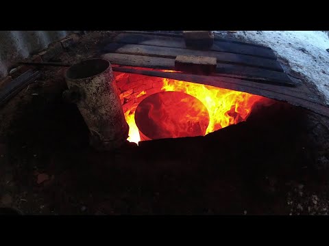 Видео: Производство древесного угля в земляной печи. Charcoal production in an earth kiln