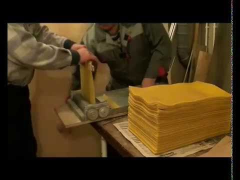 Видео: Изготовление вощины.