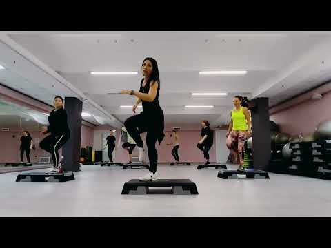 Видео: СТЕП АЭРОБИКА ЦЕЛАЯ ТРЕНИРОВКА / STEP AEROBICS