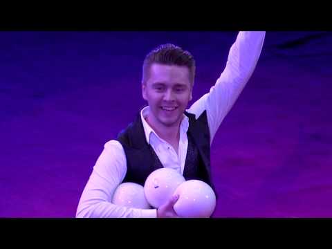 Видео: Дмитрий Чернов - Жонглёр с большими мячами (Минск 2019)