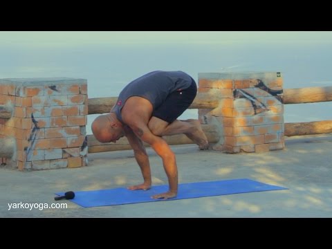 Видео: Бакасана и Паршва Бакасана. Йога для начинающих.