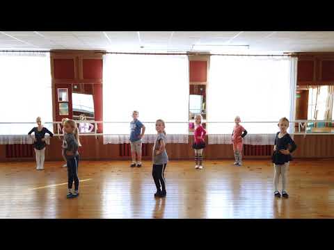 Видео: На полянке зайки танцевали