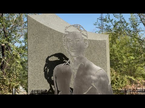 Видео: Денис Тен бронзовый призер олимпийск игр упокоенные на кладбище в поселке Дружба #кладбище #алматы 