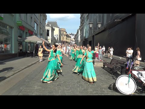 Видео: 2021 06 26 Харинама Gaura Shakti - м. Кузнецкий Мост. Harinama in Moscow (Russia).