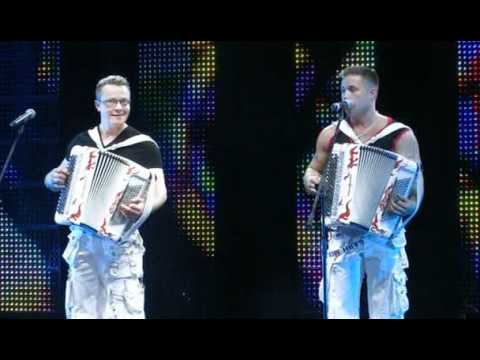 Видео: Тюбик раз, Тюбик два - Баян Микс BAYANMIX