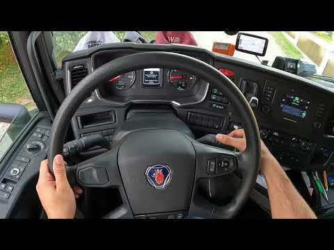 Видео: Здесь невозможно припарковать этот грузовик