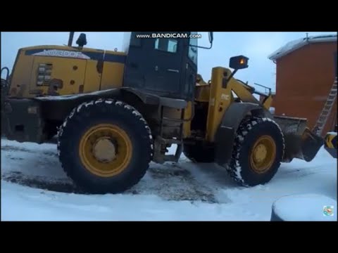 Видео: СПАСАЮ ЗАБОР ОТ СВАЛИВШЕГОСЯ С КРЫШ СНЕГА