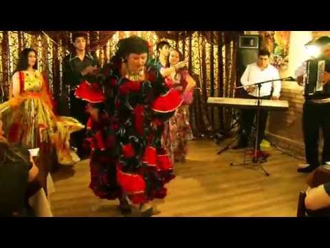 Видео: КАФЕ " ЗЛАТО МЕСТЕЧКО " ! ПОЛЬКА ! ИГРАЕТ РУСТАМ ОГЛЫ ! 2014 год