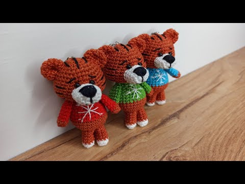 Видео: Мастер-класс с описанием по вязанию МИНИ тигренка. Еще не поздно связать такого малыша!