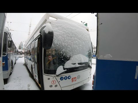 Видео: Снега мало не бывает | Троллейбус Тролза 5265.08 "Мегаполис", Чебоксары.