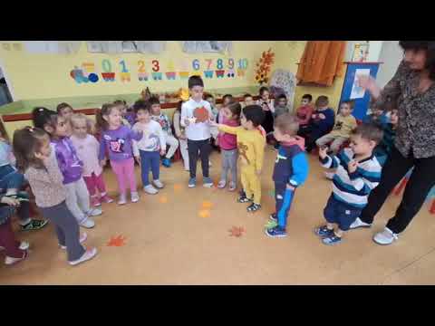 Видео: "Есен  е дошла"-изп. децата от 1 и 4 групи, филиал "  Дебелянов",Русе