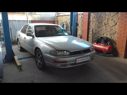 Видео: Замена сальника трамблёра на Тойота Камри 2,2 Toyota Camry SXV10L 1992 года