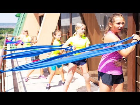 Видео: Тренировки для фигуристов с резинкой дома 3 | Часть №6 от Ryabinin Camps