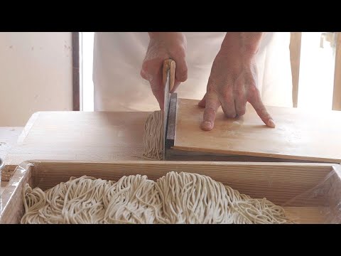 Видео: Потрясающий мастер японской лапши «Соба» ！Для тех, кто любит натуральную еду!