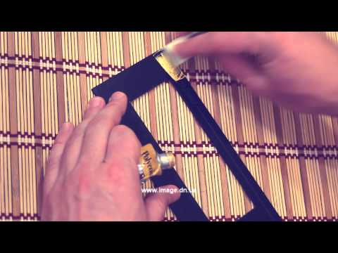 Видео: Внесение краски в лазерную гравировку. Adding colors in laser engraving. Marking acrylic.