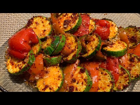 Видео: Запекаем кабачок(цукини)с перцем(паприкой)-красота,вкус польза!