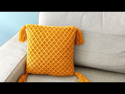 Видео: Как связать крючком чехол для декоративной подушки