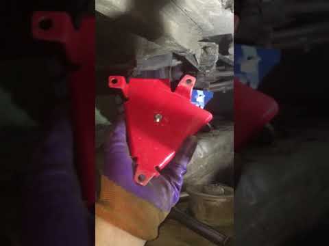 Видео: Установка 3й опоры раздатки на ниве! Начало