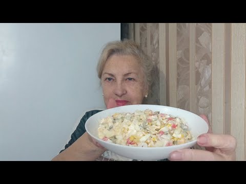 Видео: Сегодняшний мой обед. Все вкусно и просто.  Салат, борщ-рекомендую приготовить.